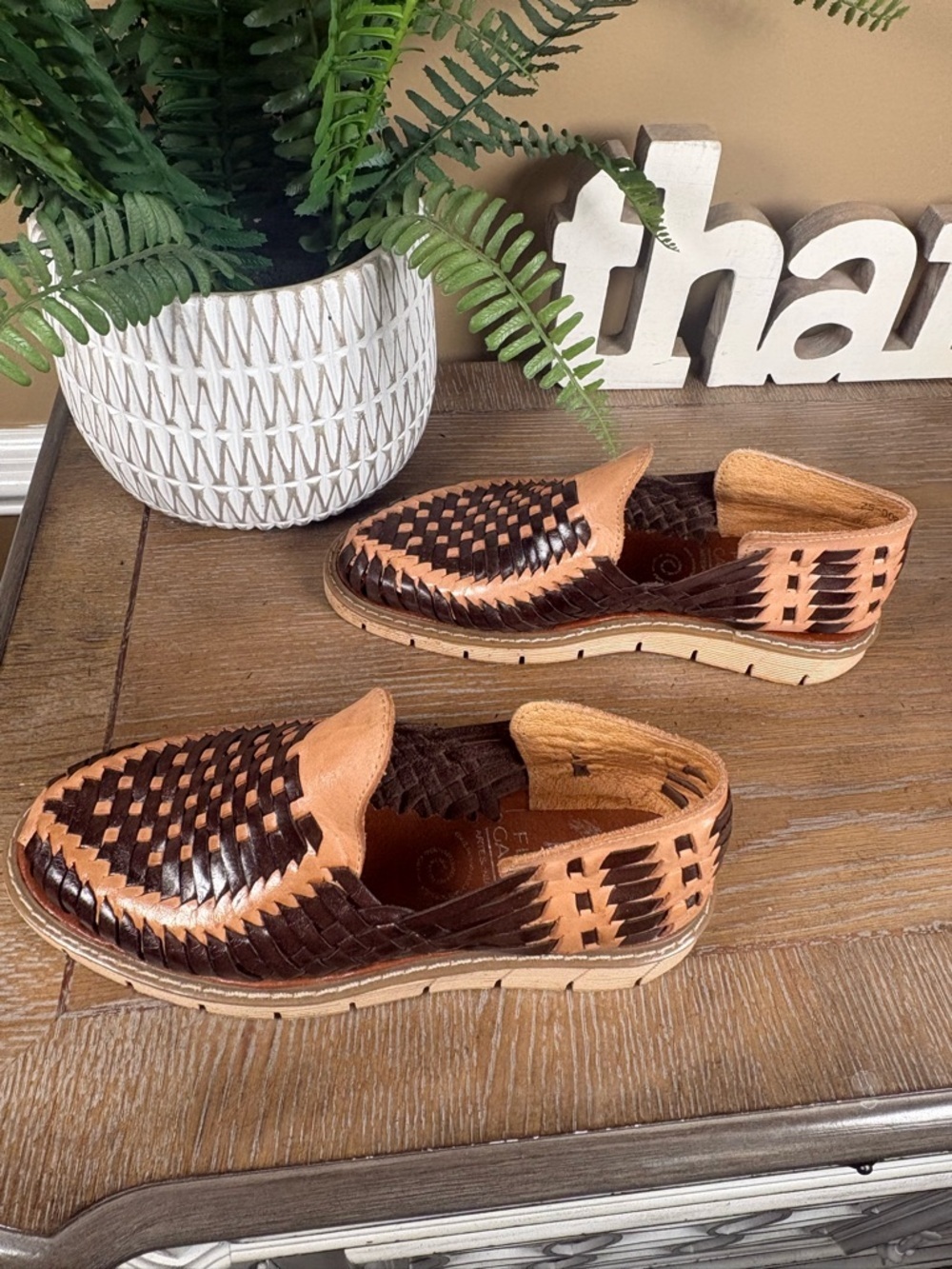 Flo Garo Two-Tone Brown Woven Leather Women’s Moccasins size
7.5 - Picture 7 of 12